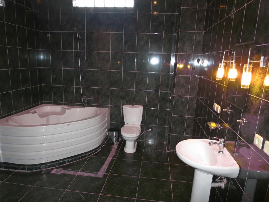 Batumi Sun Hostel Zimmer foto
